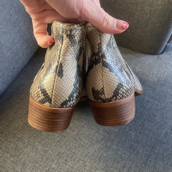 Lucky Brand Baley 2 Snakeskin Leather Bootie 10/42 Grey Olive Chunky Low Heel - Picture 5 of 11